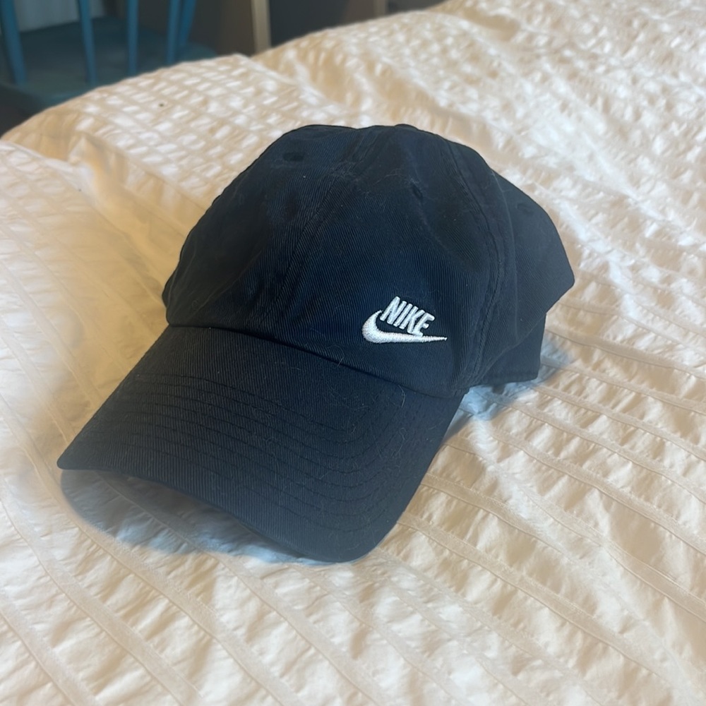 Black Nike base ball cap